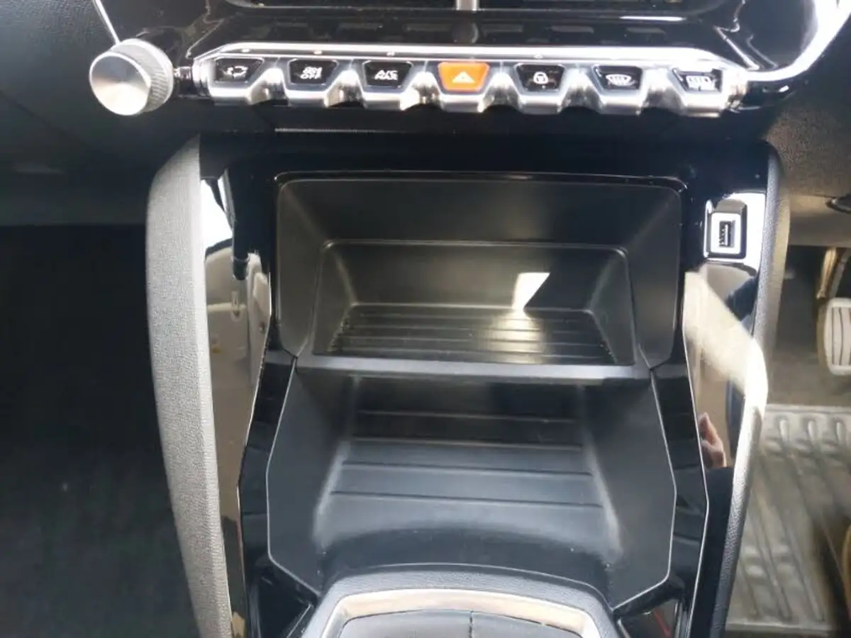 2022-peugeot-208-12-puretech-active-premium-75bhp-big-14