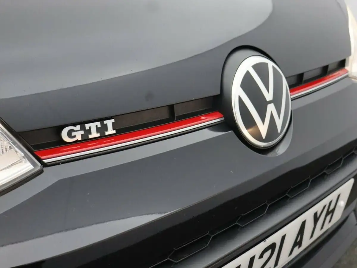 2021-volkswagen-up-10-gti-3d-big-35