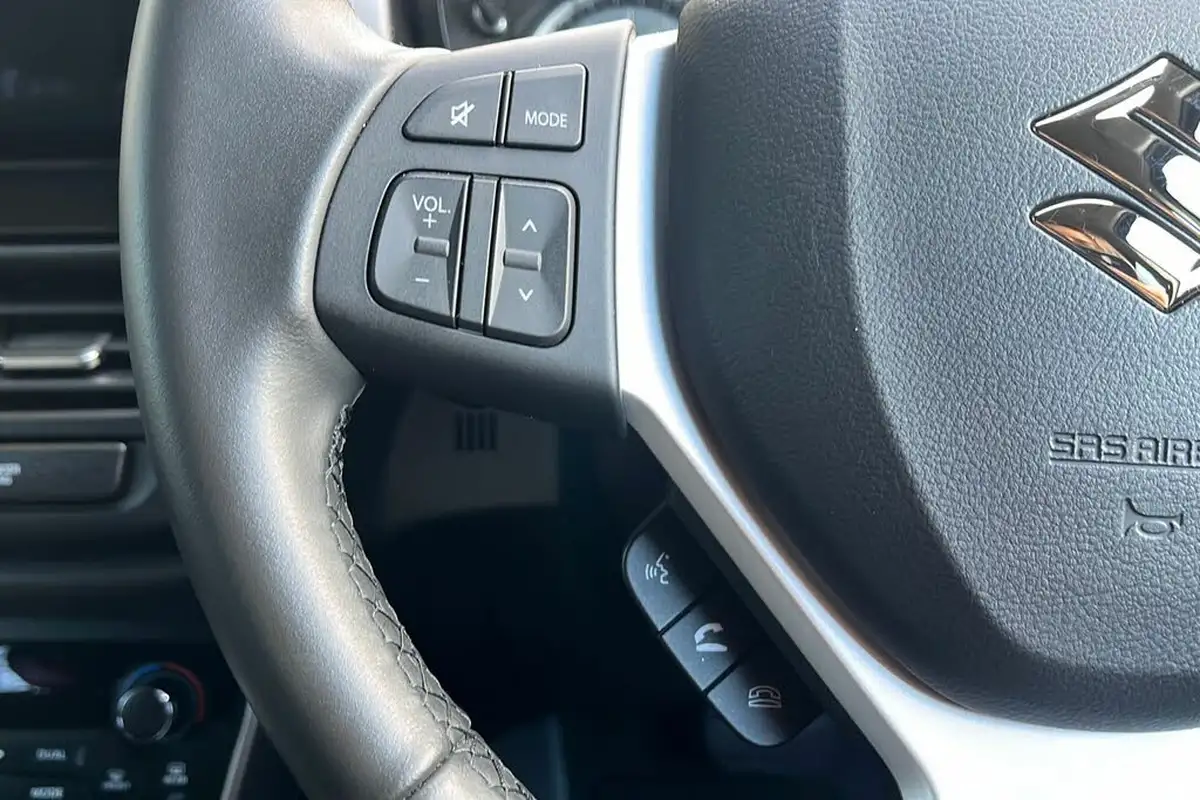 2024-suzuki-s-cross-15-motion-big-46