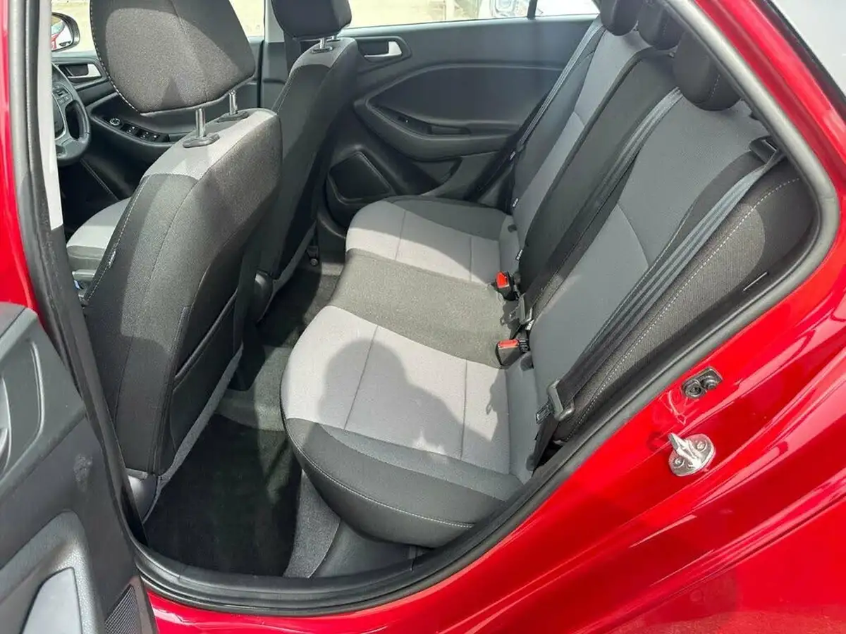 2017-hyundai-i20-14-se-auto-big-9
