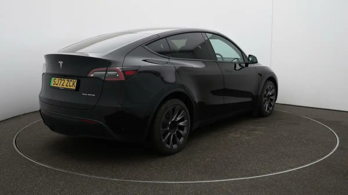 2022-tesla-model-y-e-long-range-big-52