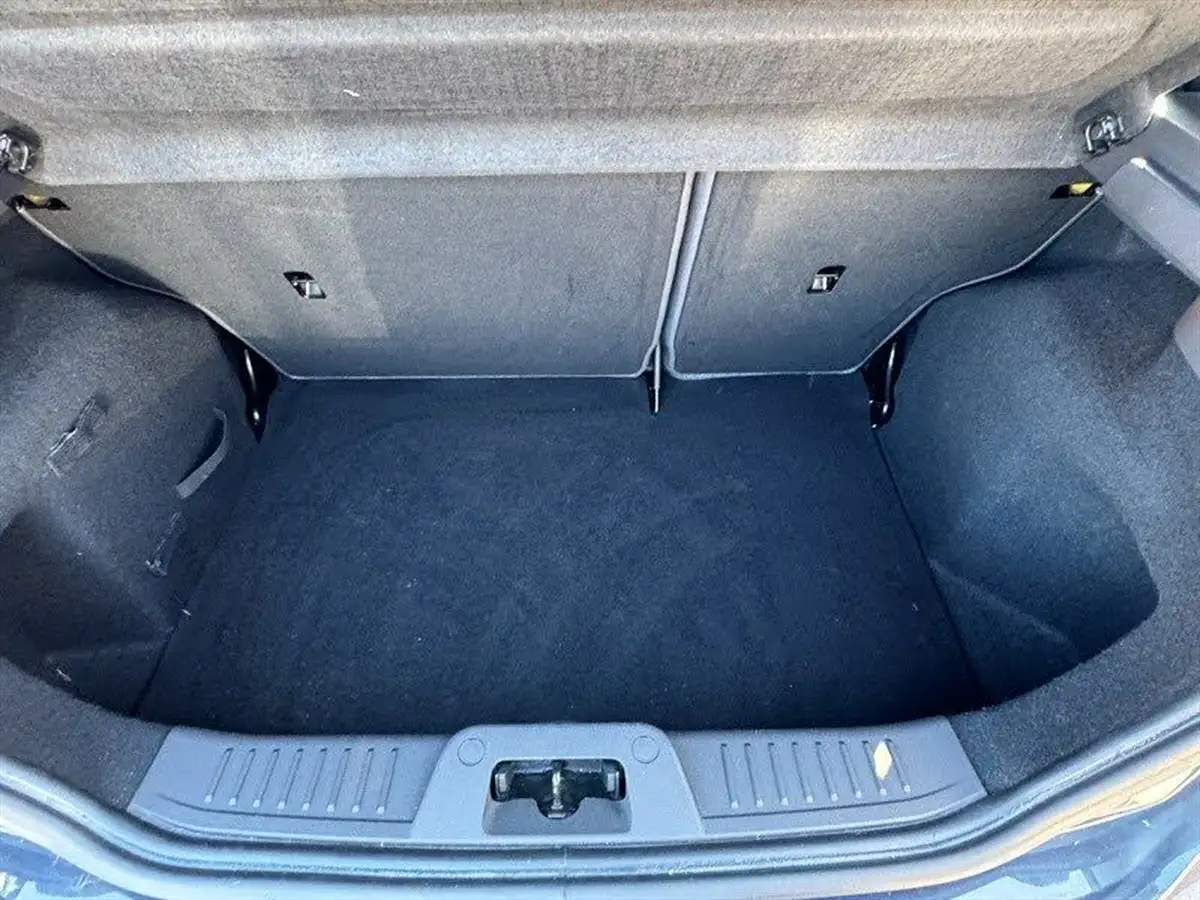 2013-ford-fiesta-125-zetec-3d-big-19