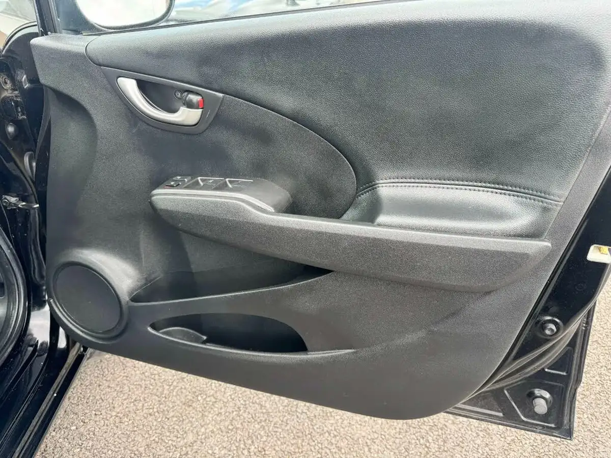 2014-honda-jazz-14-exl-cvt-big-35