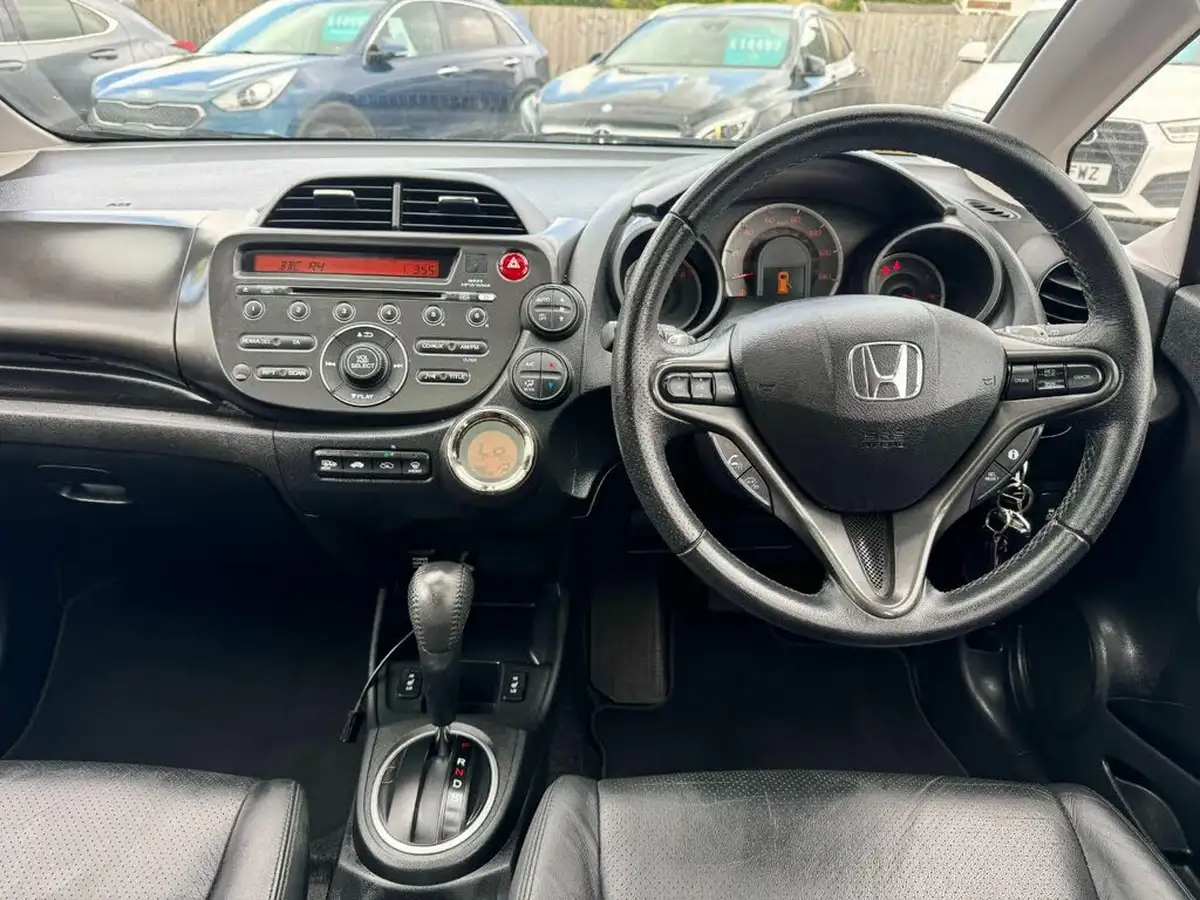 2014-honda-jazz-14-exl-cvt-big-11