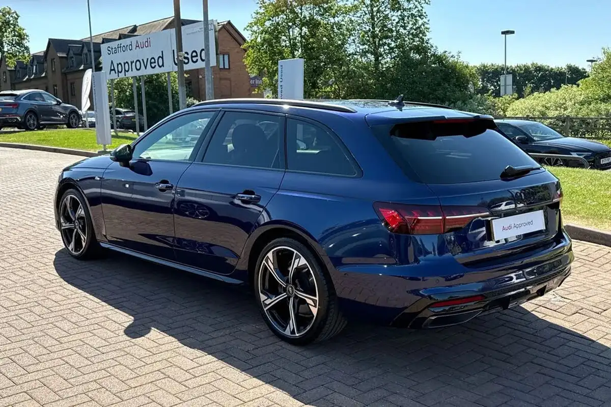 2024-audi-a4-avant-20-35-tdi-black-edition-big-26
