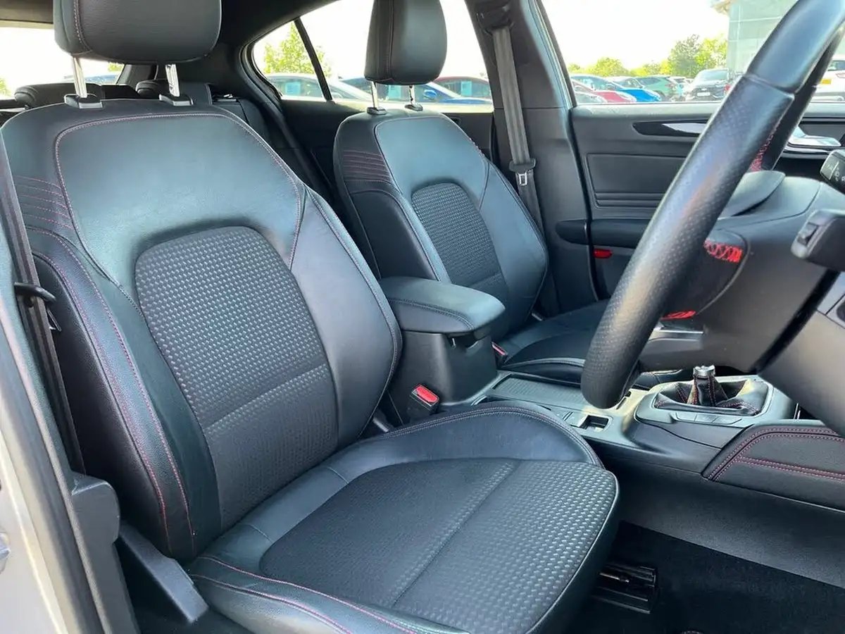 2020-ford-focus-15-st-line-x-hatchback-big-51