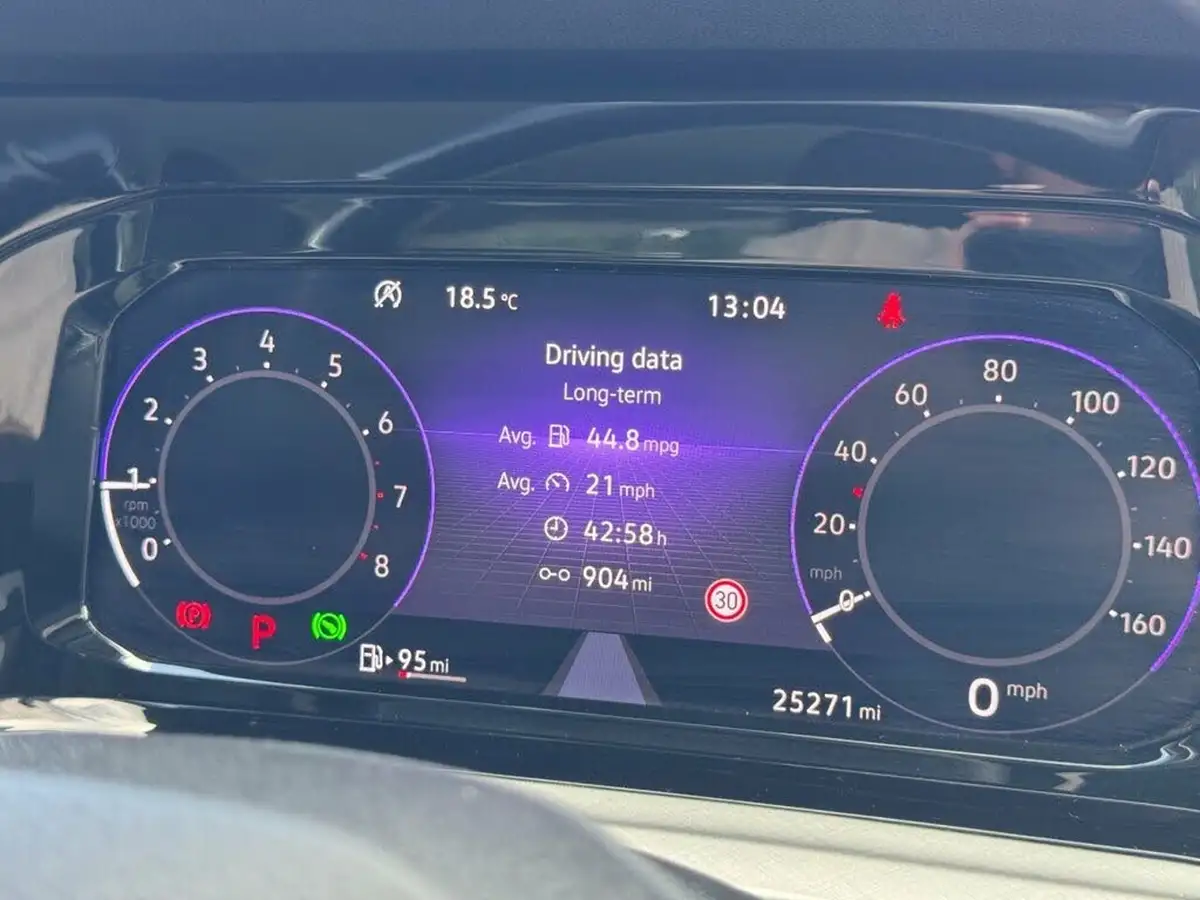 2022-volkswagen-golf-10-etsi-life-hatchback-big-36