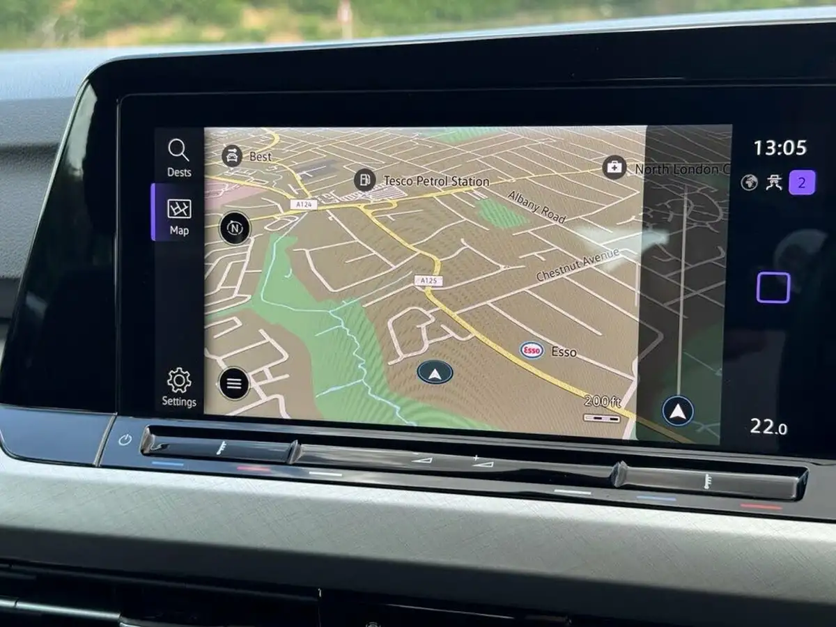 2022-volkswagen-golf-10-etsi-life-hatchback-big-8