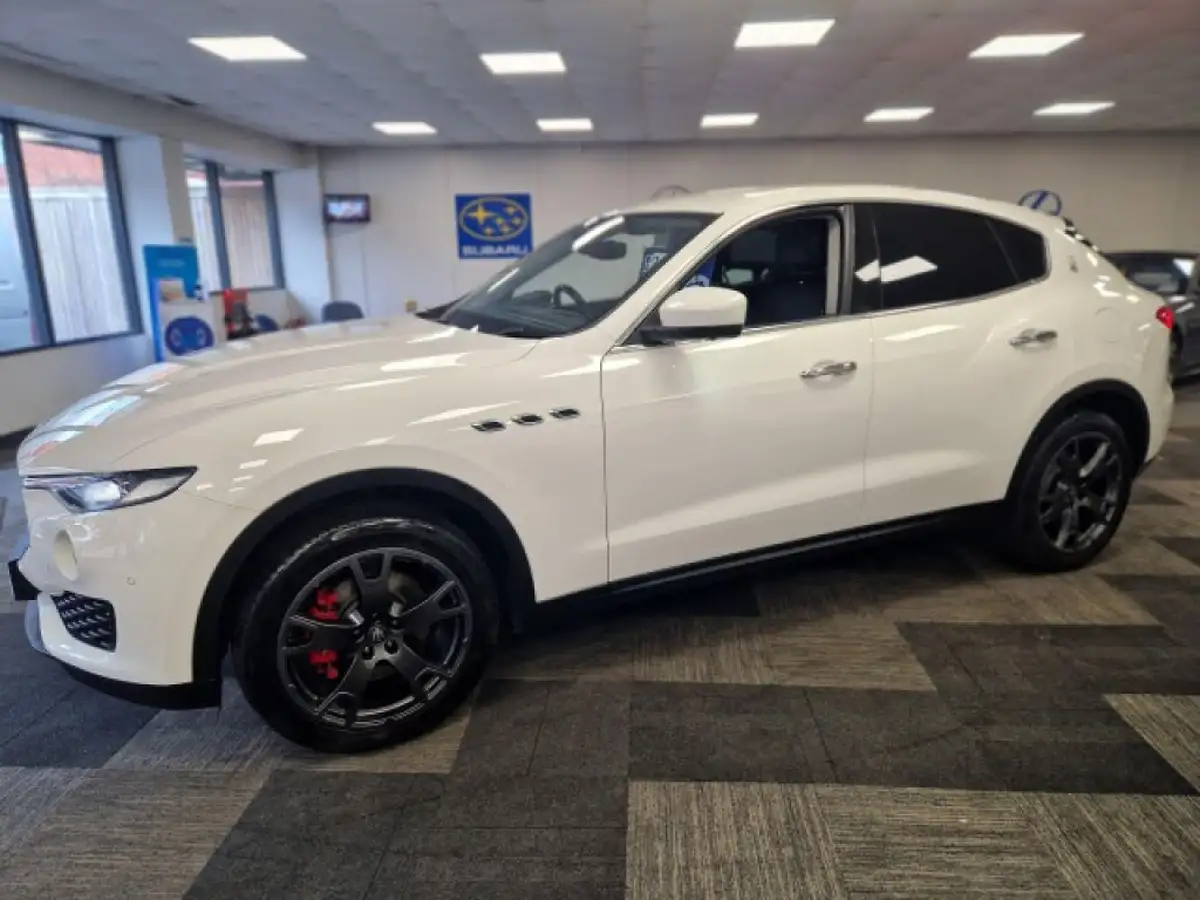 2017-maserati-levante-30td-awd-big-4