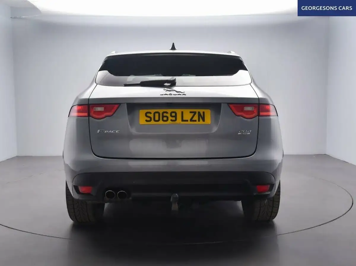 2019-jaguar-f-pace-20-i4d-chequered-flag-180ps-big-7