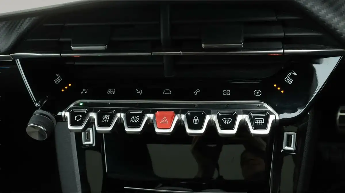 2021-peugeot-2008-suv-e-gt-premium-big-28