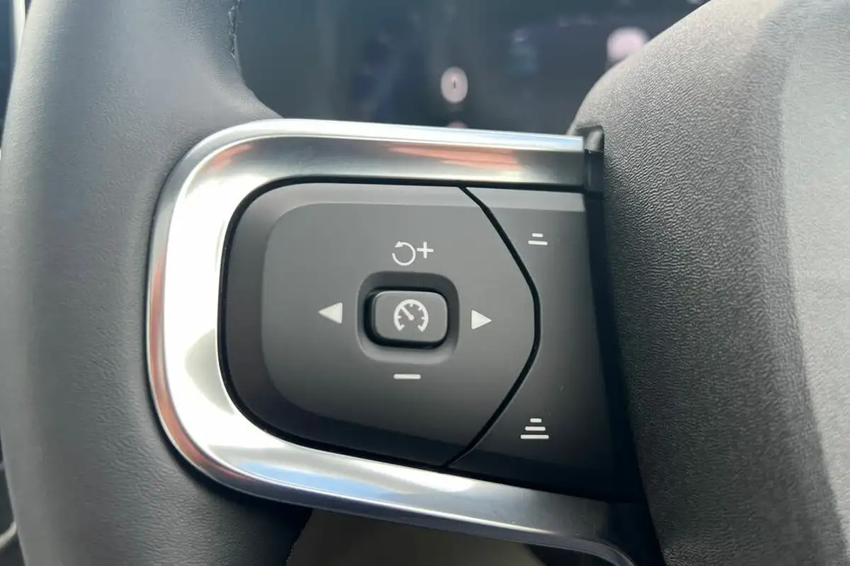 2023-volvo-xc40-20-b4-ultimate-big-10