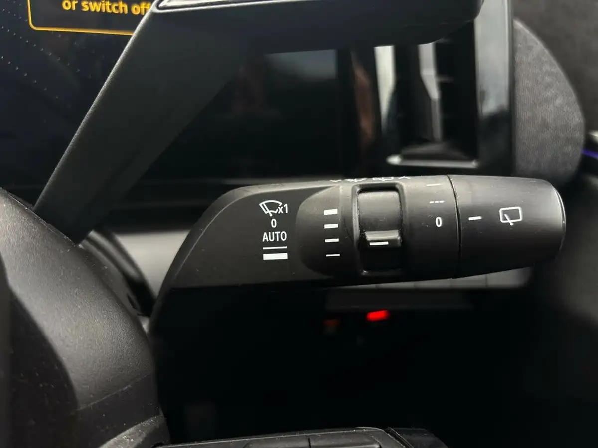 2024-renault-megane-e-tech-e-techno-big-22