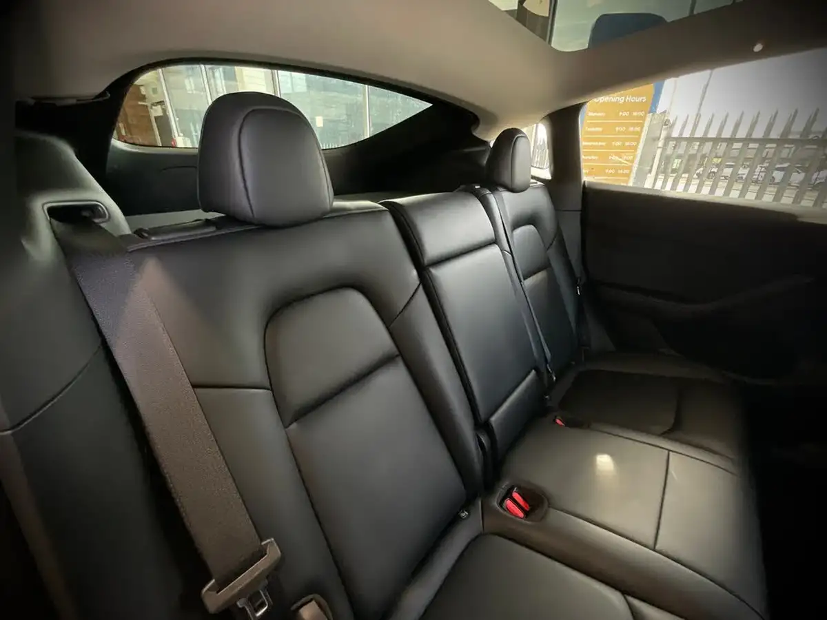 2022-tesla-model-y-e-long-range-big-10