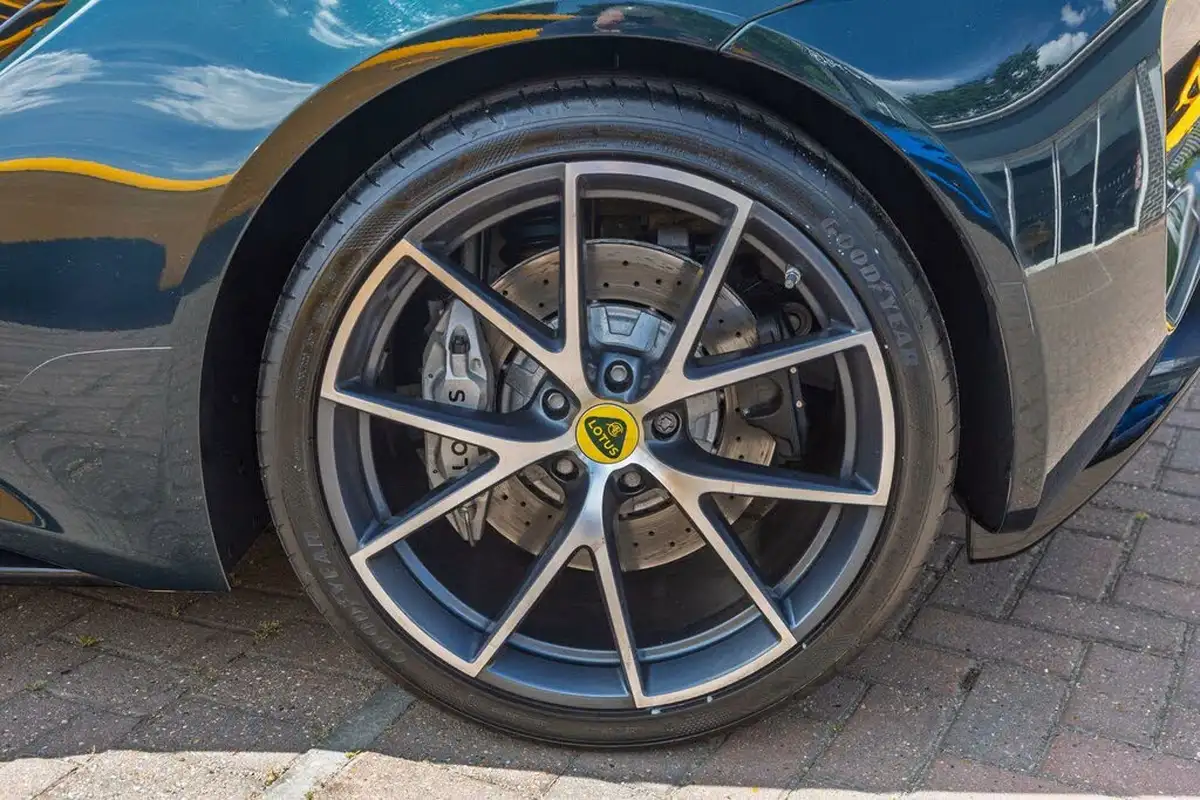2024-lotus-emira-big-19