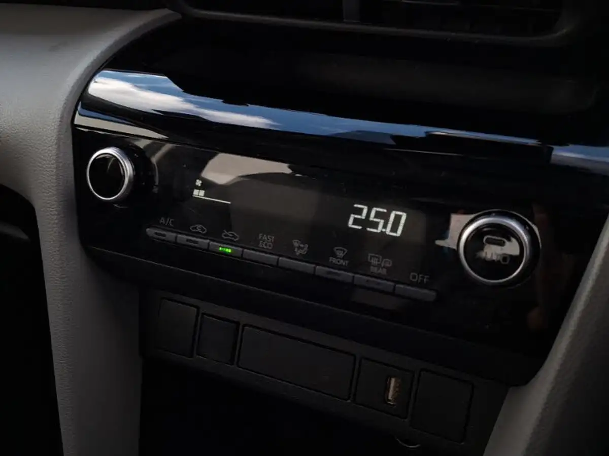2022-toyota-yaris-cross-15-vvt-i-icon-big-13