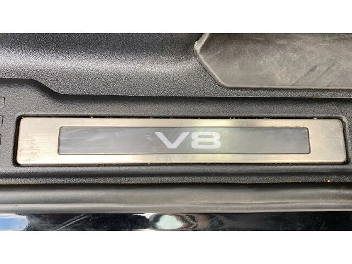 2023-land-rover-90-defender-50-p525-v8-big-38