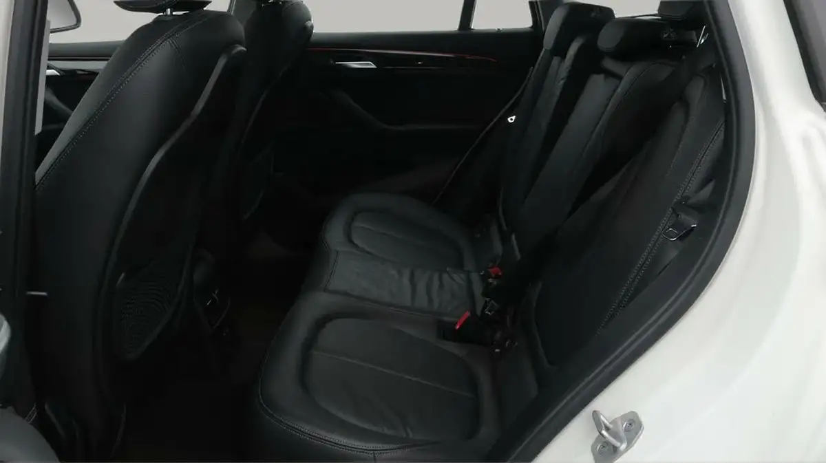 2021-bmw-x1-20-sdrive20i-xline-big-16