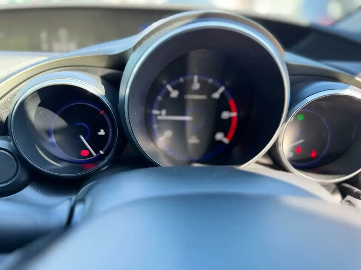 2014-honda-civic-16td-se-plus-hatchback-big-10