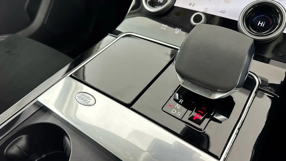 2022-land-rover-range-rover-velar-20-d200-velar-big-15
