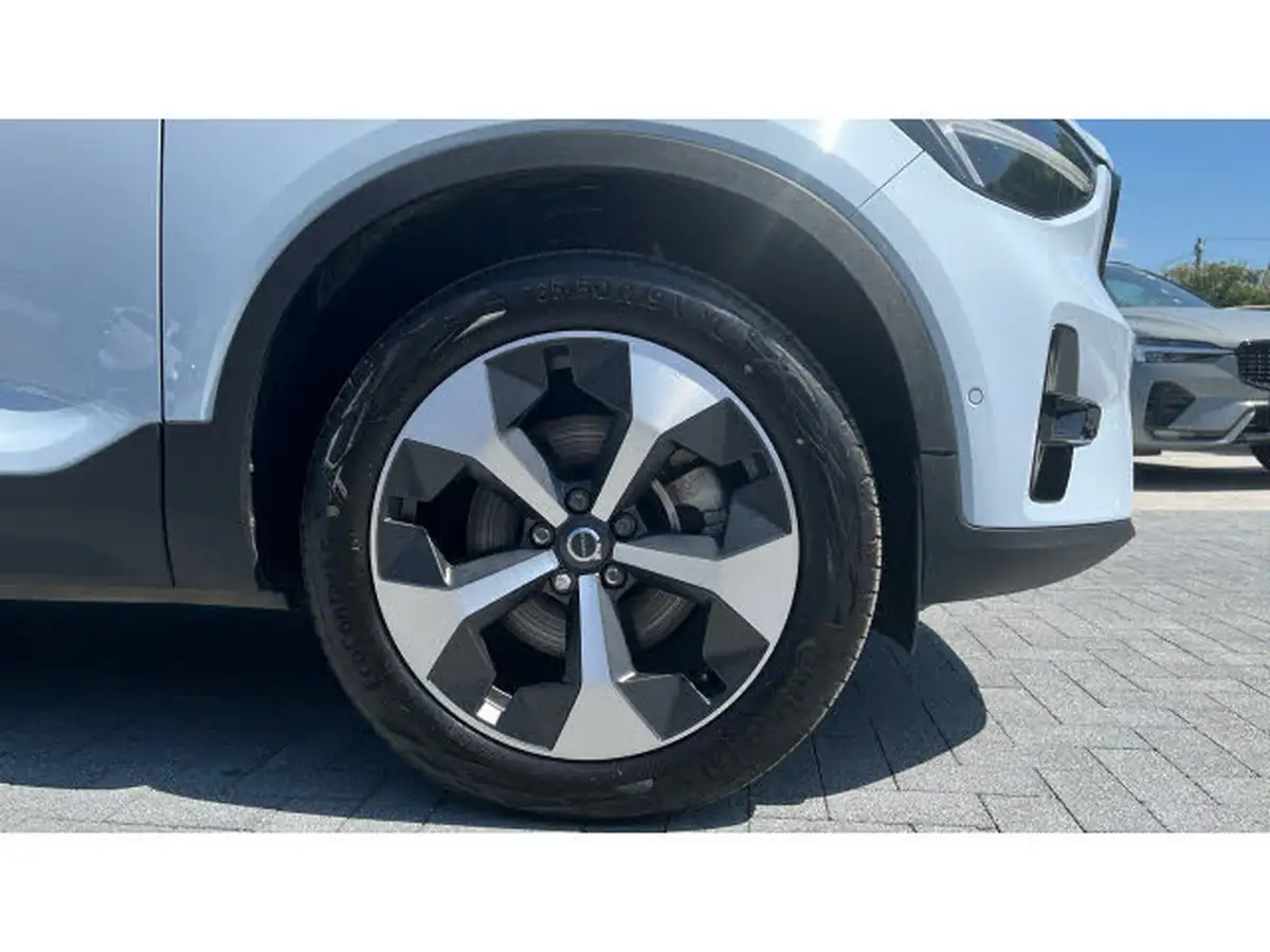 2024-volvo-xc40-20-b4-plus-big-15