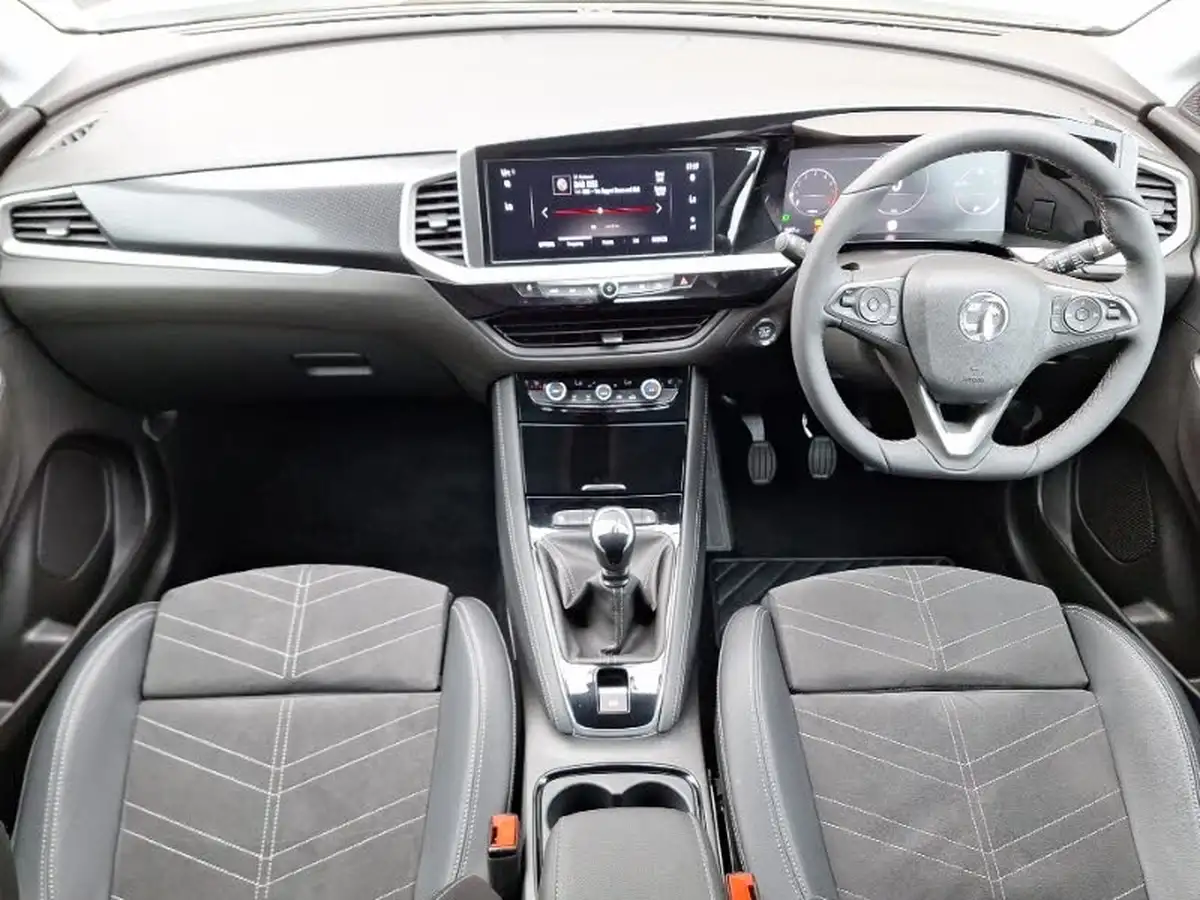 2024-vauxhall-grandland-12-ultimate-130ps-big-2