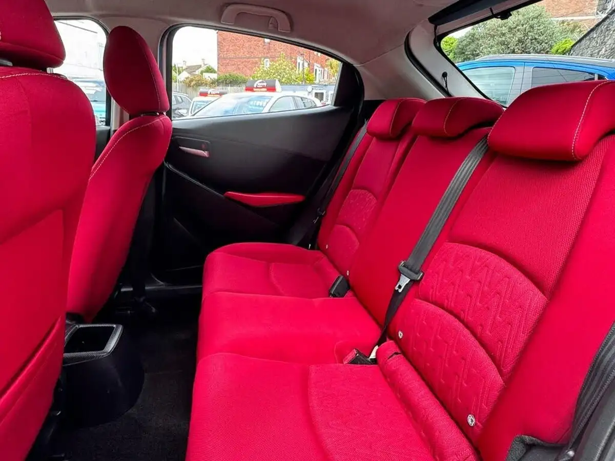 2016-mazda-mazda2-15-red-edition-big-23