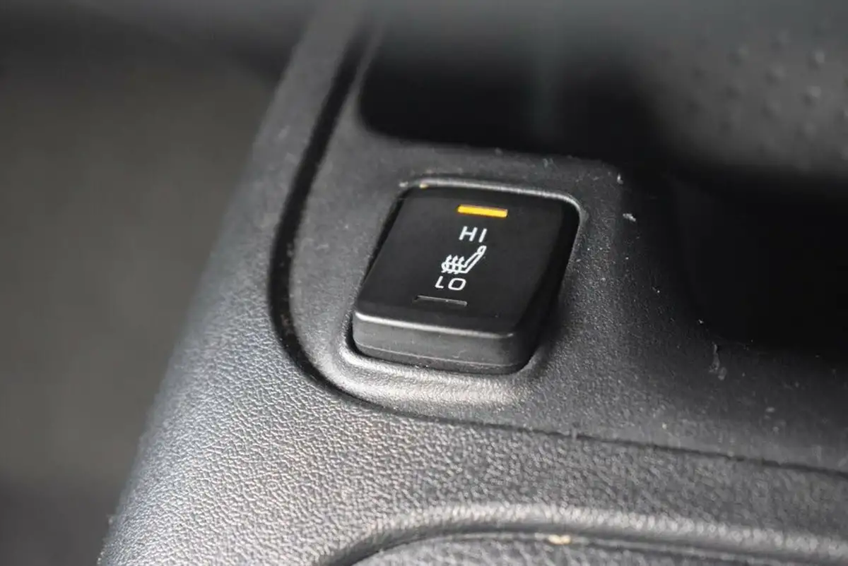 2021-toyota-corolla-18-vvt-i-icon-spare-wheel-hatchback-5d-big-3