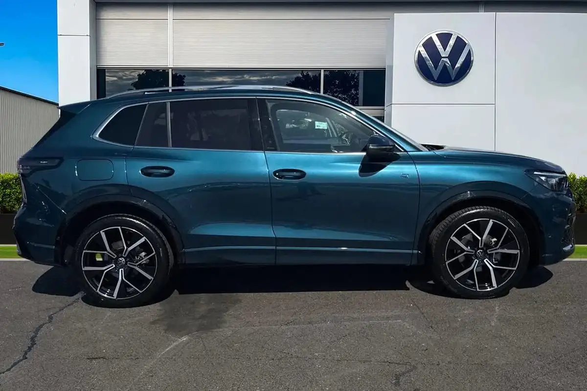 2024-volkswagen-tiguan-15-etsi-r-line-big-2