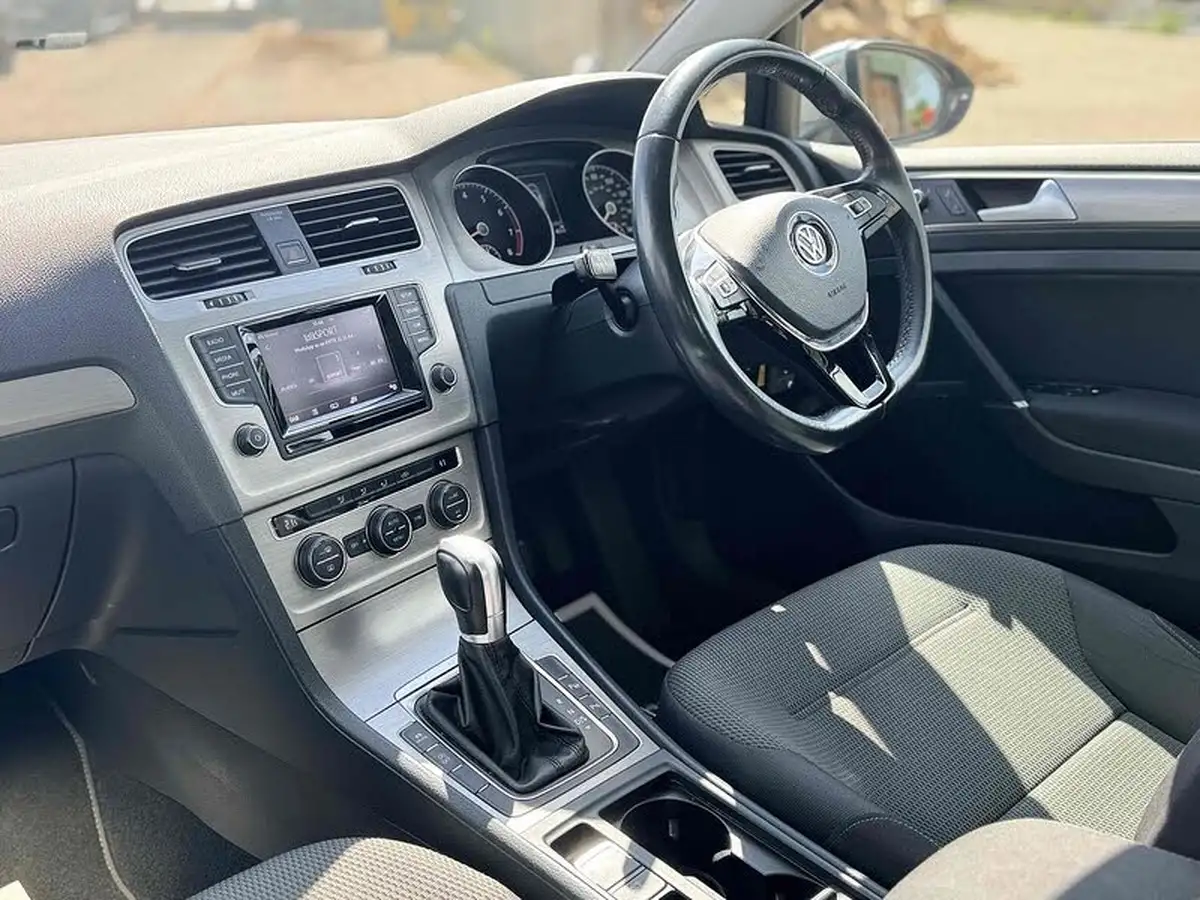 2014-volkswagen-golf-14-match-5d-dsg-big-15