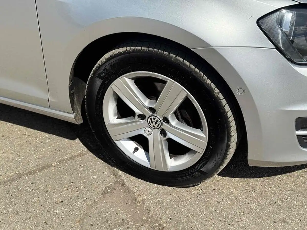 2014-volkswagen-golf-14-match-5d-dsg-big-43