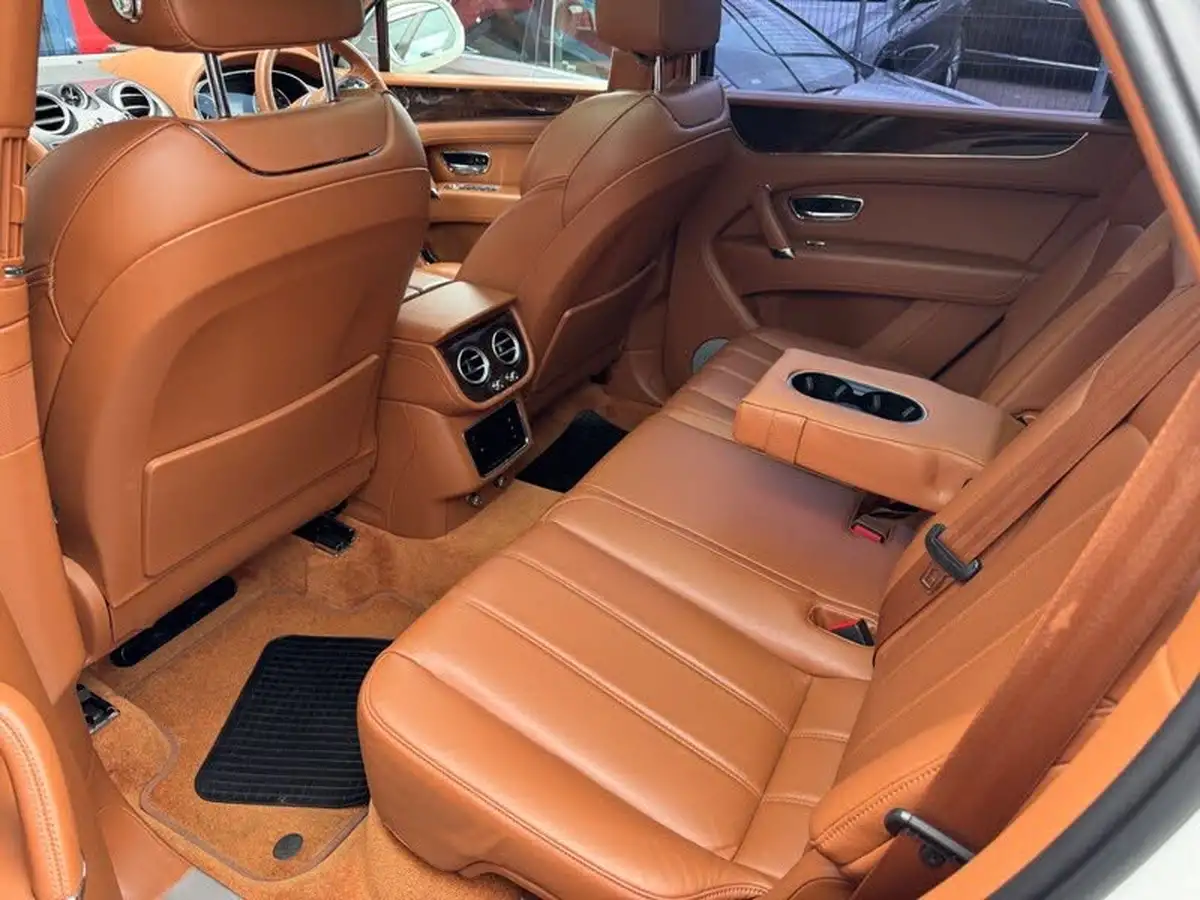 2019-bentley-bentayga-40-v8-big-62