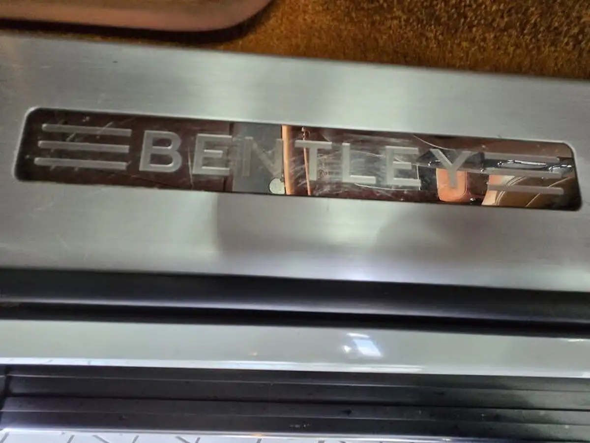2019-bentley-bentayga-40-v8-big-38