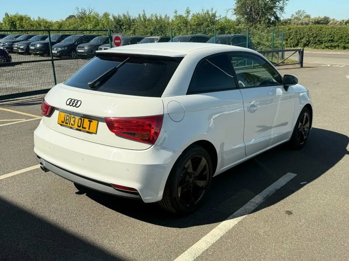 2015-audi-a1-16tdi-sport-hatchback-3d-big-7