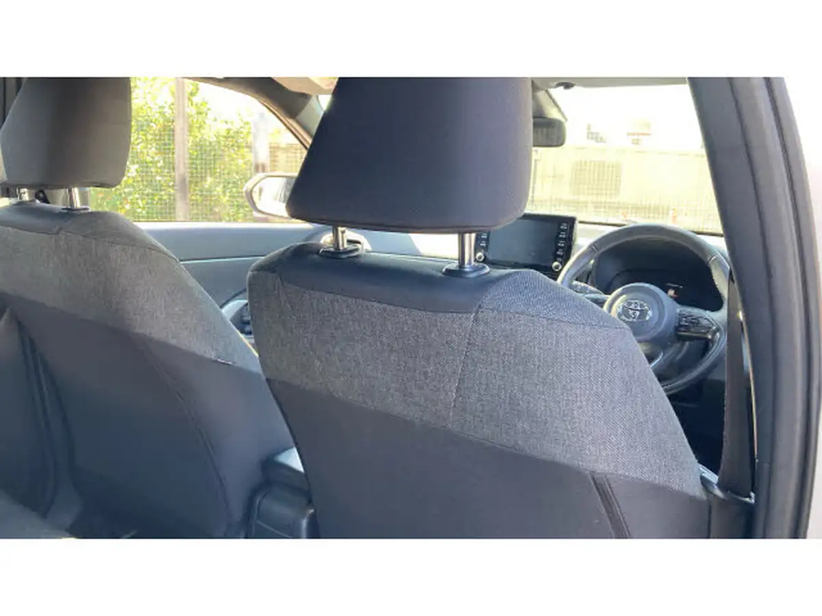 2022-toyota-yaris-15-vvt-i-design-panoramic-roof-big-19