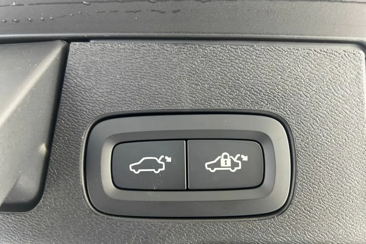 2024-volvo-xc60-20-b5-plus-big-20