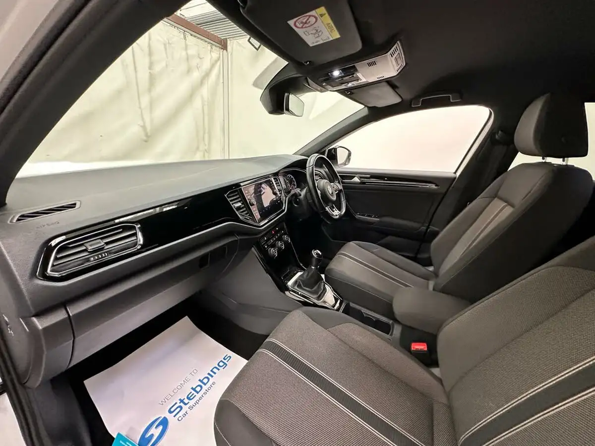 2021-volkswagen-t-roc-15-tsi-black-edition-big-25