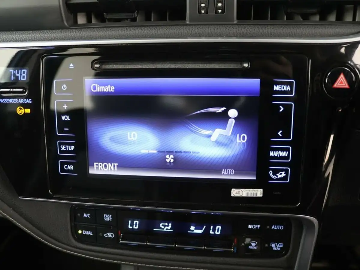 2018-toyota-auris-18-vvt-i-hsd-excel-pan-roof-hatchback-big-12