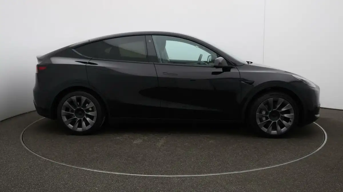 2023-tesla-model-y-e-rwd-big-44
