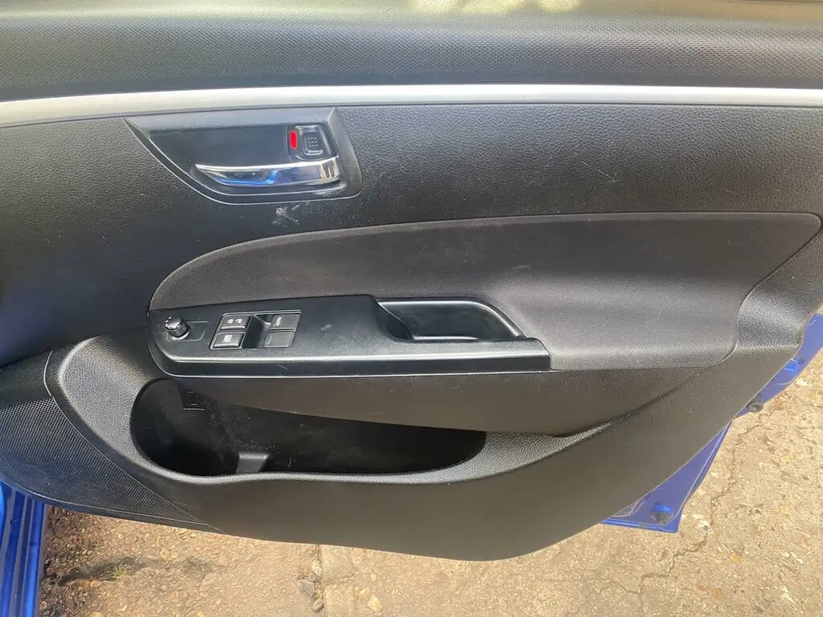 2014-suzuki-swift-12-sz-l-5d-big-23