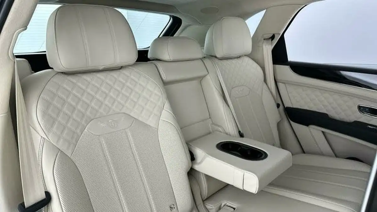 2023-bentley-bentayga-40-v8-big-17