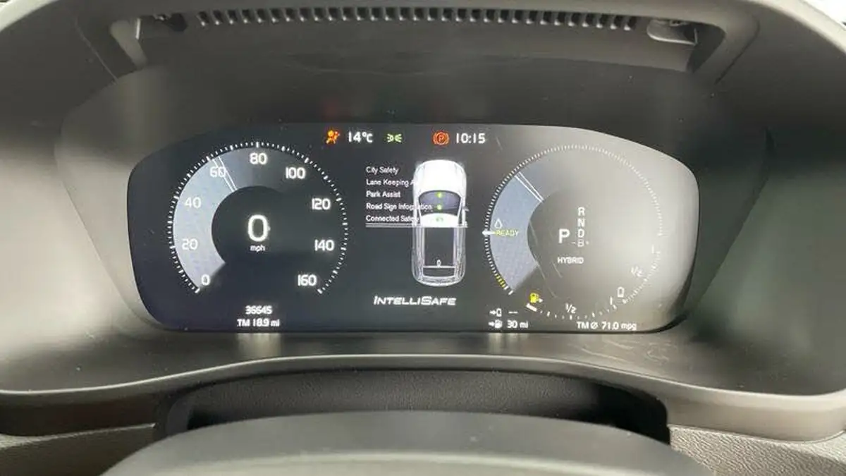 2022-volvo-xc40-15-t4-r-design-big-19
