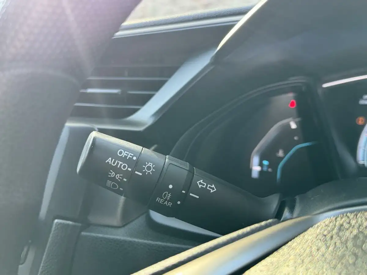 2019-honda-civic-10-vtec-turbo-se-hatchback-5d-big-36