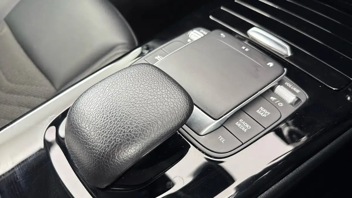 2022-mercedes-benz-a-class-20d-a180d-se-8g-dct-big-15