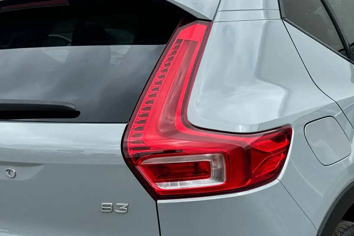 2024-volvo-xc40-20-b3-plus-big-19