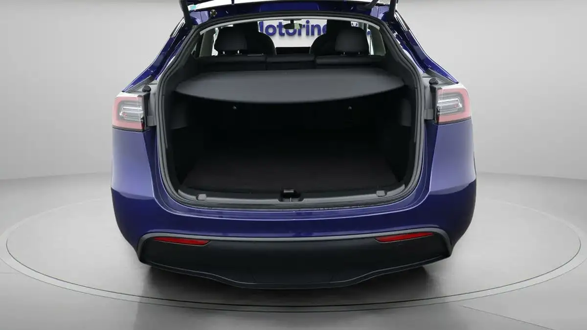 2023-tesla-model-y-e-long-range-big-16