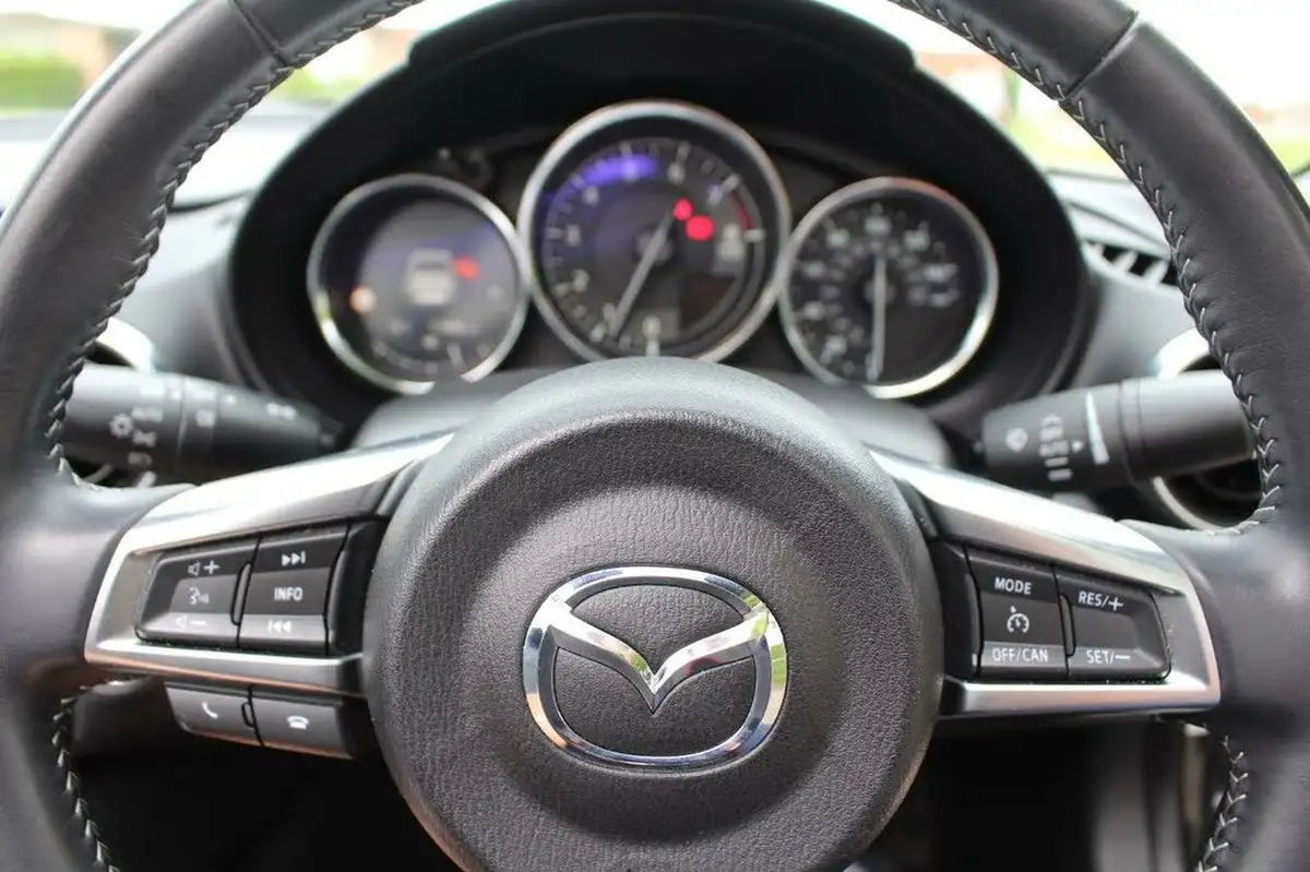 2022-mazda-mx-5-20-sport-tech-rf-big-11