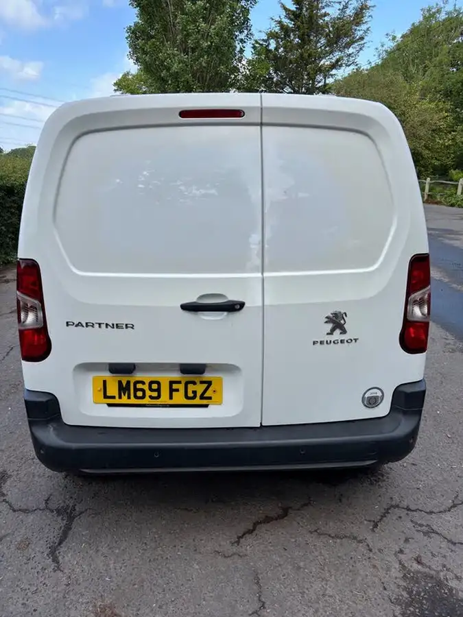 2019-peugeot-partner-15-bluehdi-1000-professional-100ps-eu6dt-panel-big-4