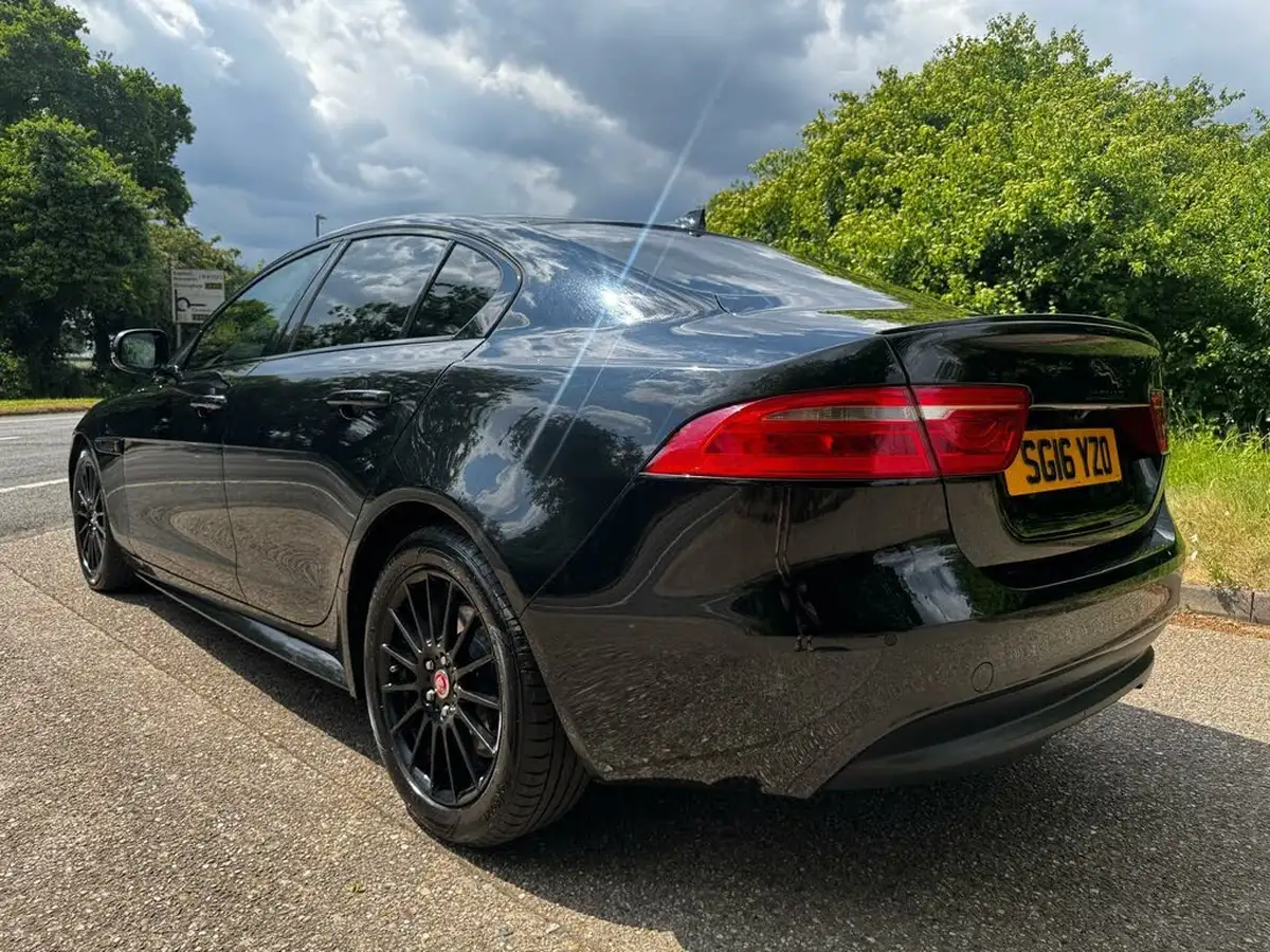 2016-jaguar-xe-20d-r-sport-163ps-auto-big-3