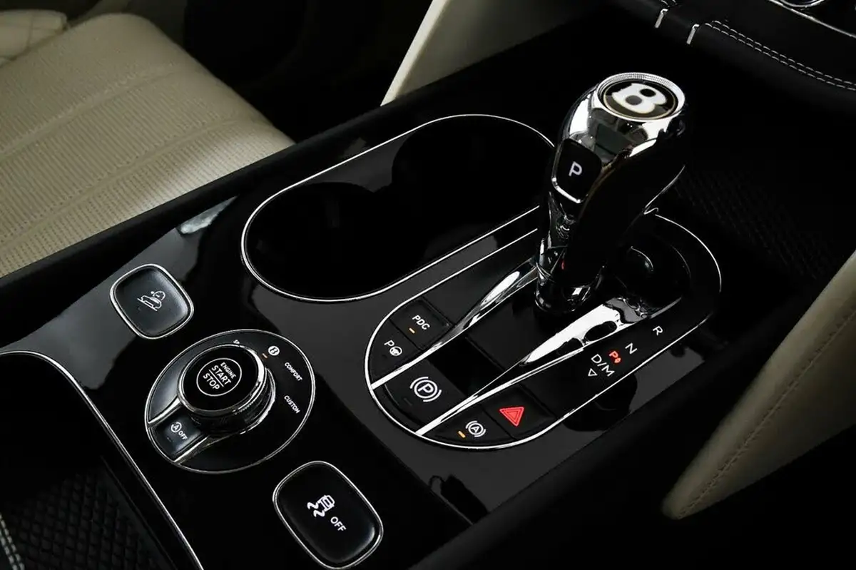 2019-bentley-bentayga-40-v8-big-39